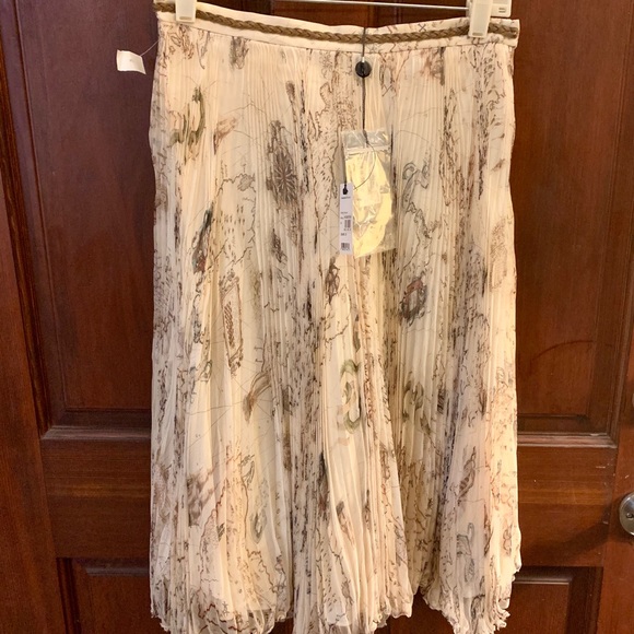 McQueen brand new with tags skirt - Picture 3 of 4